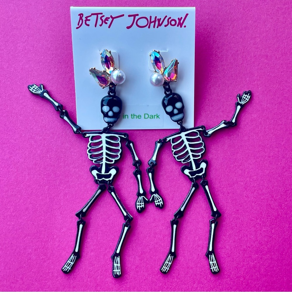 🖤 NWT Betsey Johnson Long Skeleton Earrings - Glow in the Dark Halloween 🖤